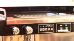 Programmable touchpad and cupholder of Astoria Pratic Avant